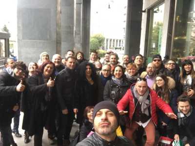 �In tutto tra fan e concorrenti eravano una sessantina � ci dice l'organizzatore Fabio Marino -. Ci siamo dati appuntamento in Piazza Duomo e poi ci siamo spostati con il tram in un ristorante che si trova sui Navigli�